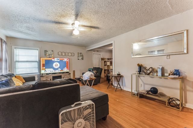 405 Lanola Court, Fort Worth, TX 76103