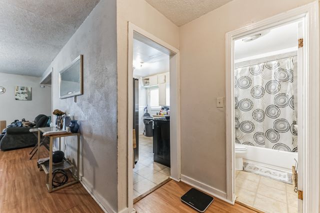 405 Lanola Court, Fort Worth, TX 76103