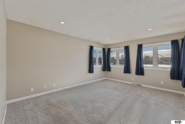 460 Lakehurst Drive, Waterloo, NE 68069