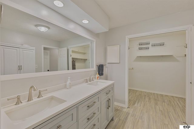 460 Lakehurst Drive, Waterloo, NE 68069