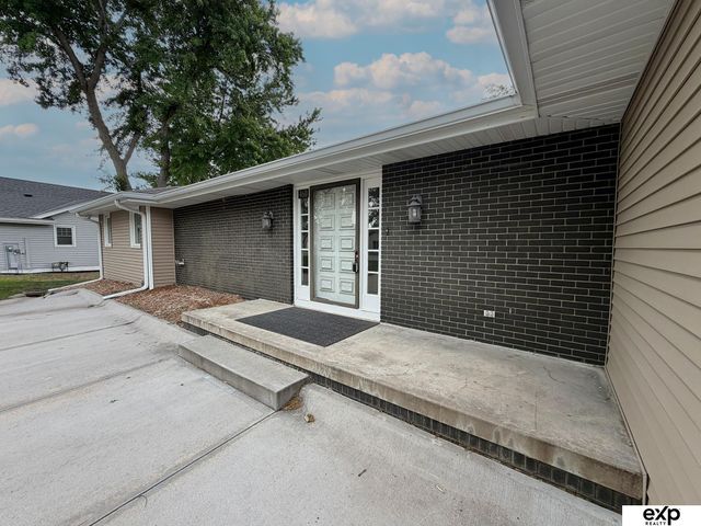 460 Lakehurst Drive, Waterloo, NE 68069