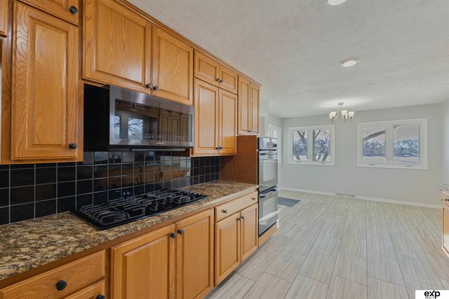 460 Lakehurst Drive, Waterloo, NE 68069