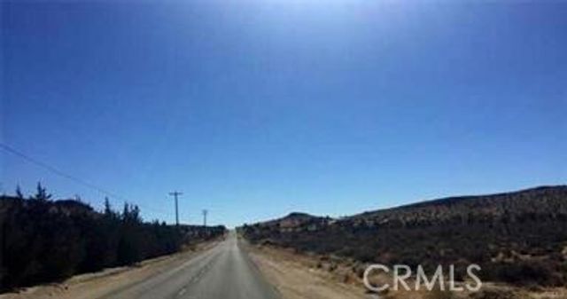 7494 Mojave Tropico Rd, Mojave, CA 93501
