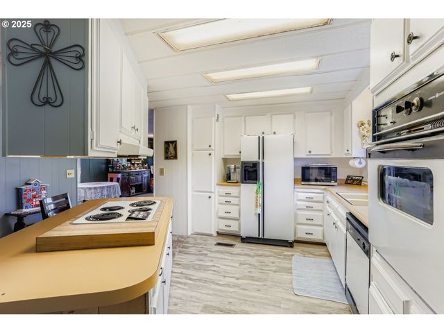 17201 Sw ELDORADO Dr, Portland, OR 97224