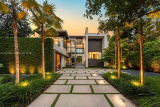 132 Paloma Dr, Coral Gables, FL 33143