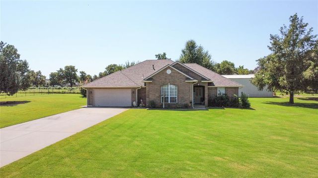 2305 Walnut Dr, Tuttle, OK 73089