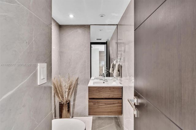 1865 Brickell Ave A703, Miami, FL 33129