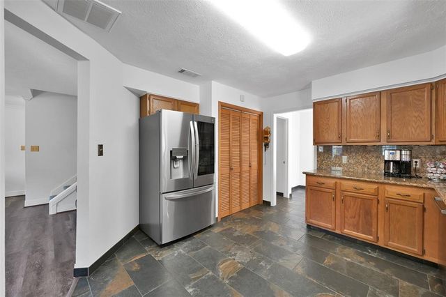 18092 Split Oak Circle, New Caney, TX 77357