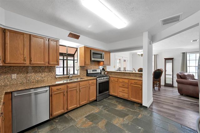 18092 Split Oak Circle, New Caney, TX 77357