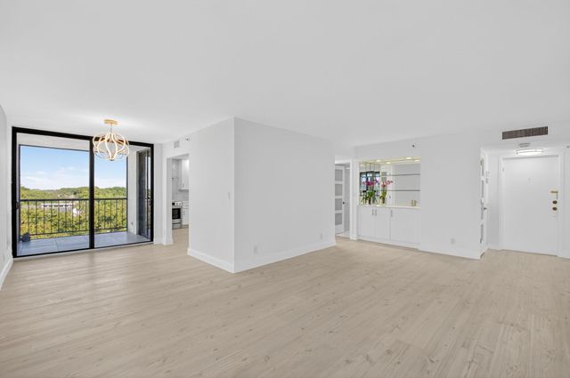 7738 Lakeside Boulevard 352, Boca Raton, FL 33434