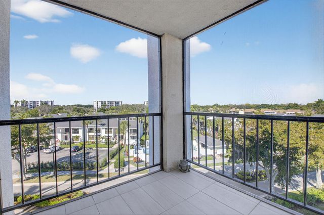 7738 Lakeside Boulevard 352, Boca Raton, FL 33434