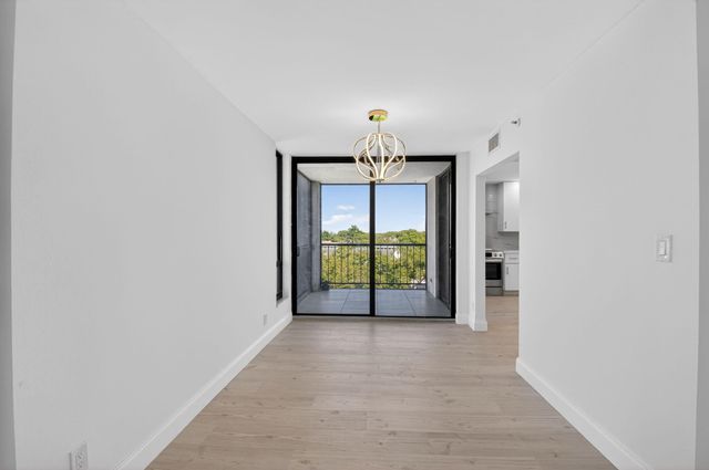 7738 Lakeside Boulevard 352, Boca Raton, FL 33434