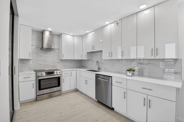 7738 Lakeside Boulevard 352, Boca Raton, FL 33434