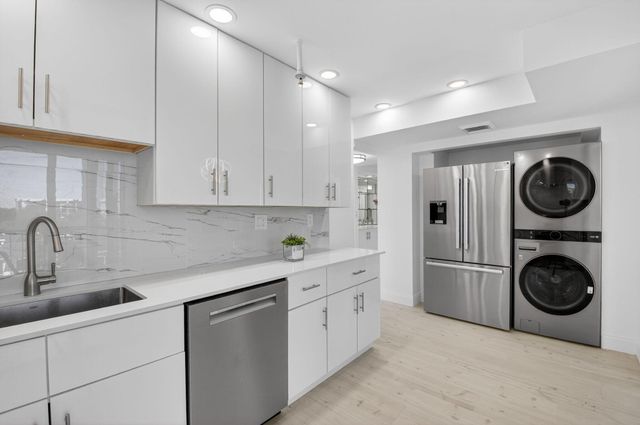 7738 Lakeside Boulevard 352, Boca Raton, FL 33434