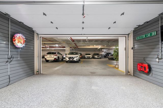 12 Stoneholm 67-68, Boston, MA 02115
