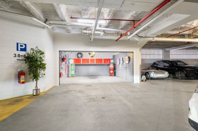12 Stoneholm 67-68, Boston, MA 02115