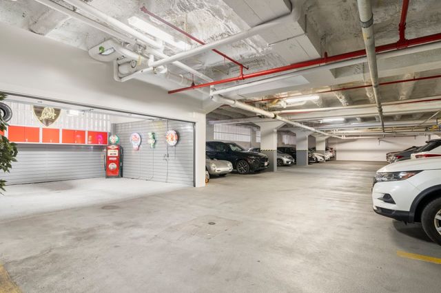 12 Stoneholm 67-68, Boston, MA 02115