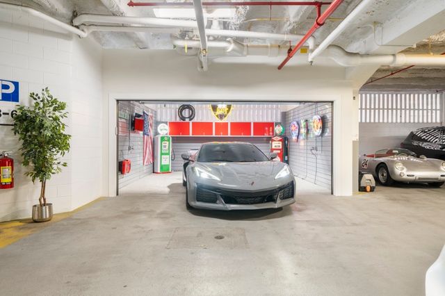 12 Stoneholm 67-68, Boston, MA 02115