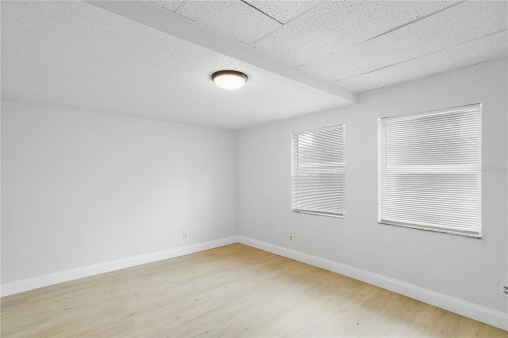 Image 6 of property listing at 12703 N 15TH STREET, Tampa, FL 33612