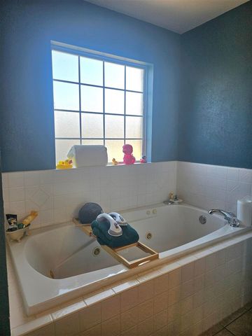 31 Lake Crest Dr, Lawton, OK 73507