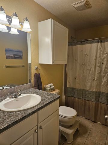 31 Lake Crest Dr, Lawton, OK 73507