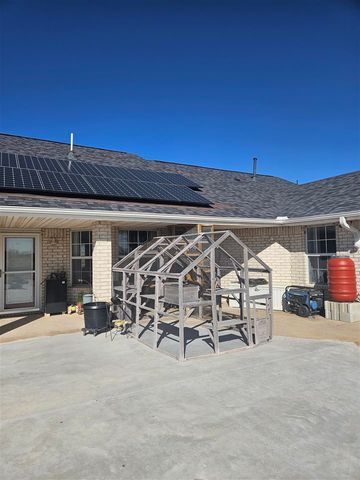 31 Lake Crest Dr, Lawton, OK 73507