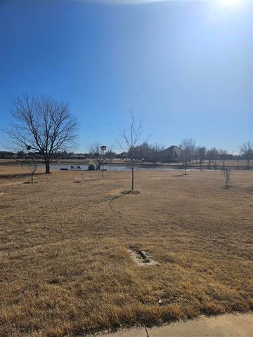 31 Lake Crest Dr, Lawton, OK 73507