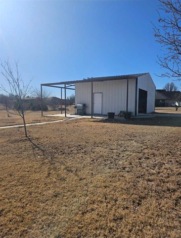 31 Lake Crest Dr, Lawton, OK 73507
