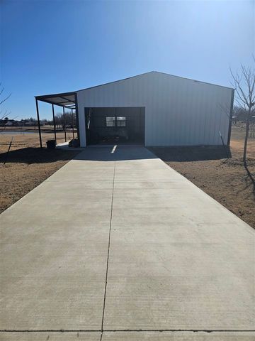 31 Lake Crest Dr, Lawton, OK 73507