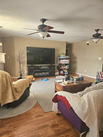 31 Lake Crest Dr, Lawton, OK 73507