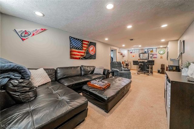 22589 Macbeth Avenue, Fairview Park, OH 44126