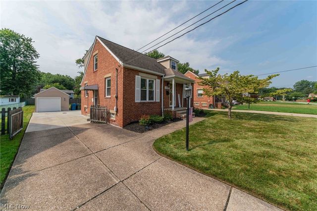 22589 Macbeth Avenue, Fairview Park, OH 44126