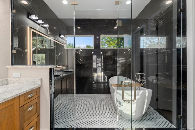 1025 GARRATY RD, Terrell Hills, TX 78209