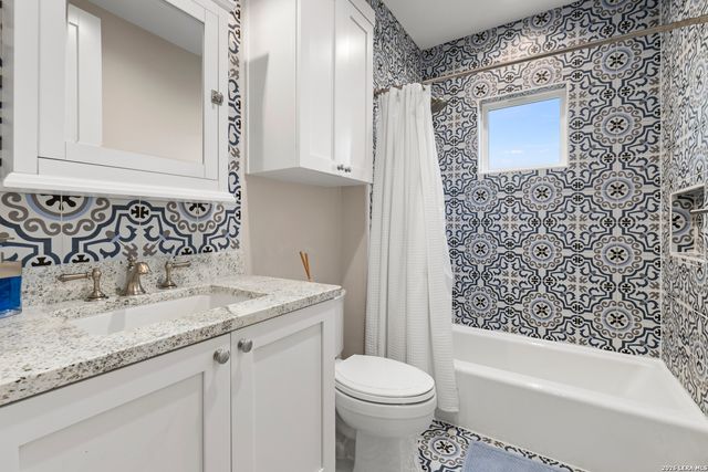 1025 GARRATY RD, Terrell Hills, TX 78209