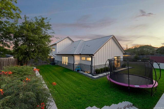 1025 GARRATY RD, Terrell Hills, TX 78209