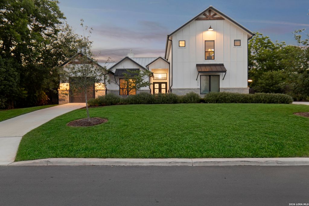 1025 GARRATY RD, Terrell Hills, TX 78209