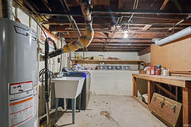 202 Strathmoor Avenue, Mishawaka, IN 46544