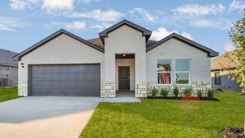 8519 E El Paso Street, Broken Arrow, OK 74014