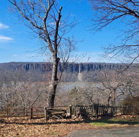 43 Pinecrest Parkway, Hastings-on-hudson, NY 10706
