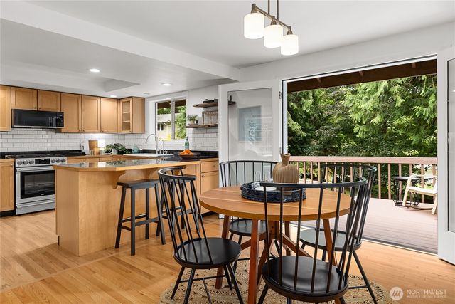 11220 NE Parkhill Place, Bainbridge Island, WA 98110