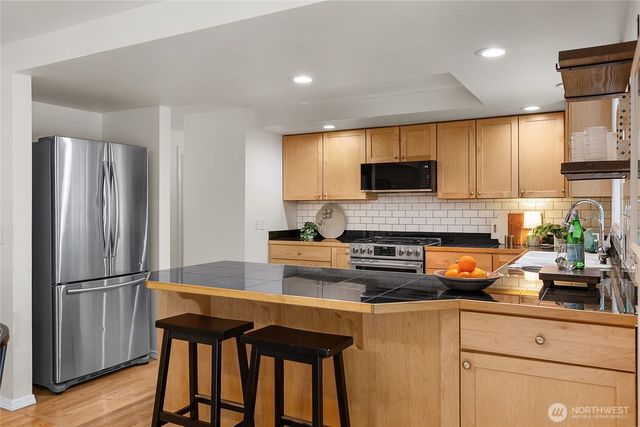 11220 NE Parkhill Place, Bainbridge Island, WA 98110