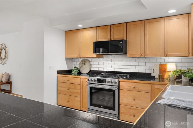 11220 NE Parkhill Place, Bainbridge Island, WA 98110