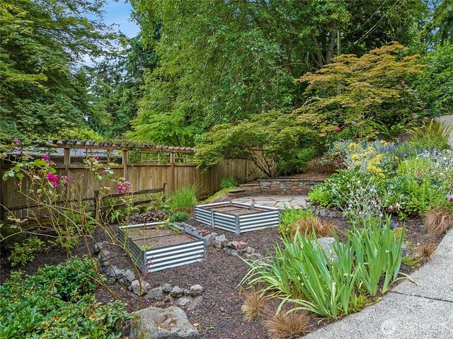 11220 NE Parkhill Place, Bainbridge Island, WA 98110