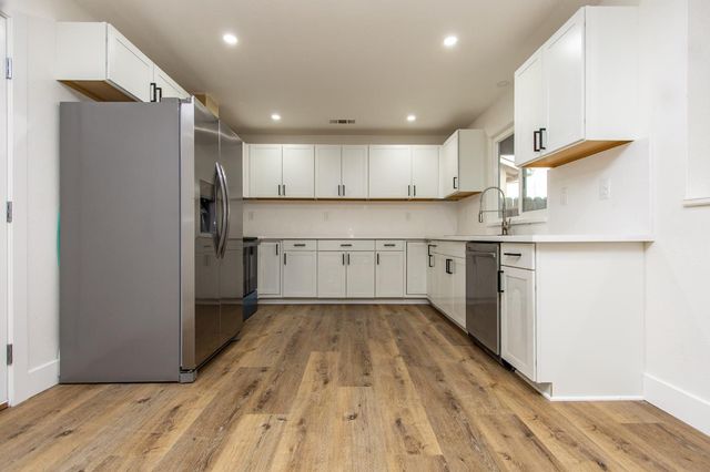 19733 Astoria Dr, Hilmar, CA 95324