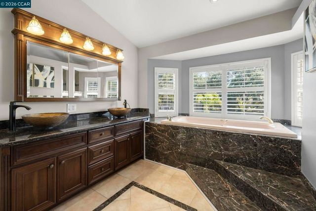 1941 Springridge Ct, Concord, CA 94521