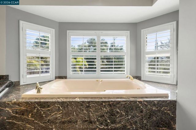 1941 Springridge Ct, Concord, CA 94521