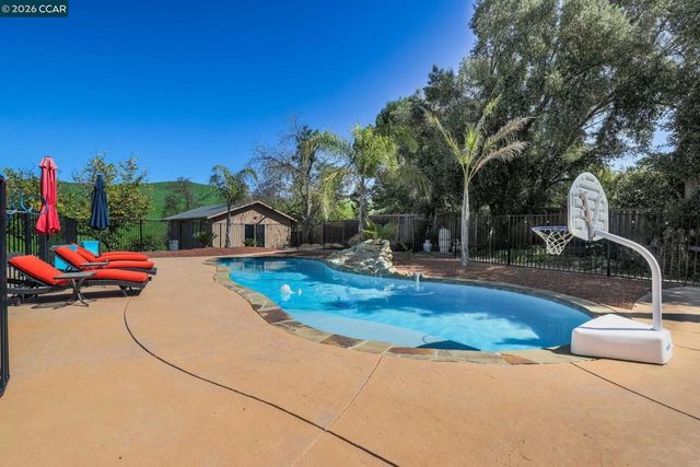 1941 Springridge Ct, Concord, CA 94521