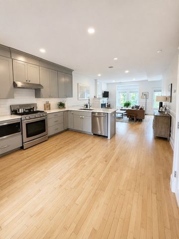275 W 5th St 2, Boston, MA 02127