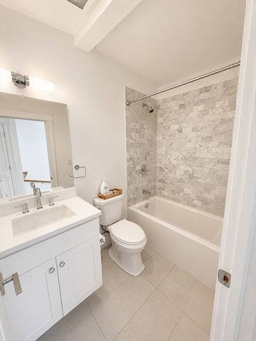 275 W 5th St 2, Boston, MA 02127
