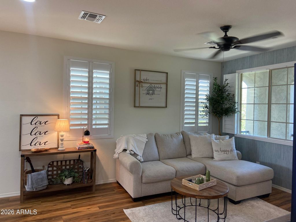 Image 11 of property listing at 2673 S BALSAM Drive, Gilbert, AZ 85295